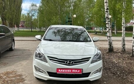 Hyundai Solaris II рестайлинг, 2015 год, 1 200 000 рублей, 1 фотография