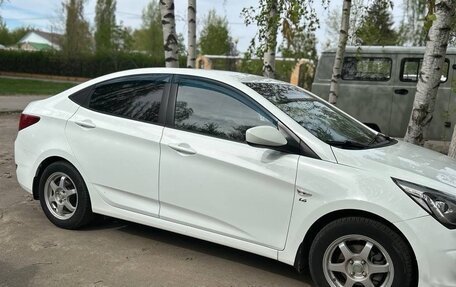 Hyundai Solaris II рестайлинг, 2015 год, 1 200 000 рублей, 2 фотография