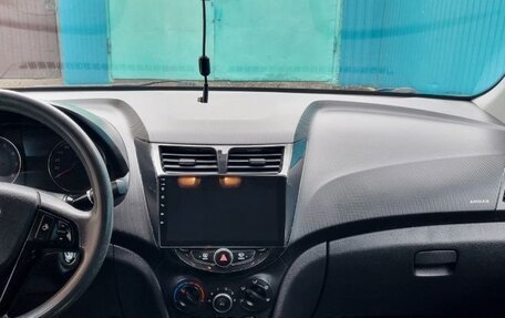 Hyundai Solaris II рестайлинг, 2015 год, 1 200 000 рублей, 13 фотография