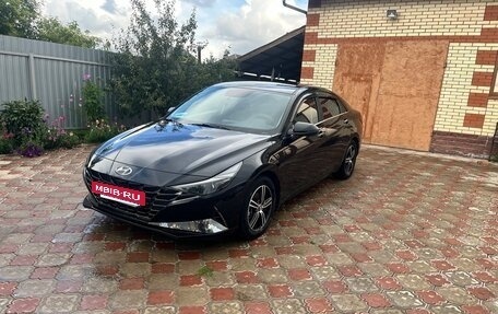 Hyundai Elantra, 2022 год, 2 400 000 рублей, 2 фотография