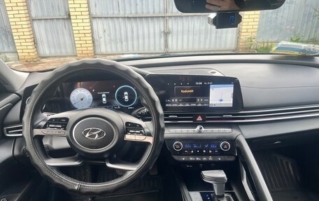 Hyundai Elantra, 2022 год, 2 400 000 рублей, 26 фотография