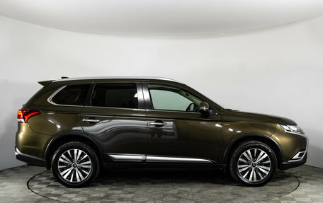 Mitsubishi Outlander III рестайлинг 3, 2019 год, 3 149 000 рублей, 4 фотография