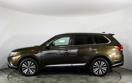 Mitsubishi Outlander III рестайлинг 3, 2019 год, 3 149 000 рублей, 8 фотография