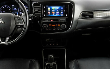Mitsubishi Outlander III рестайлинг 3, 2019 год, 3 149 000 рублей, 13 фотография
