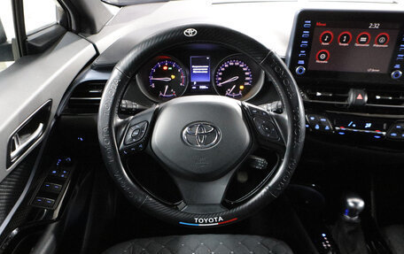 Toyota C-HR I рестайлинг, 2020 год, 2 300 000 рублей, 12 фотография