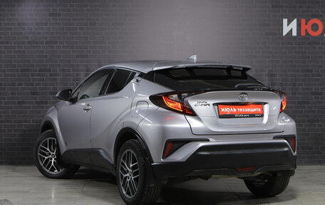 Toyota C-HR I рестайлинг, 2020 год, 2 300 000 рублей, 9 фотография