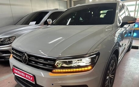 Volkswagen Tiguan II, 2020 год, 2 300 000 рублей, 2 фотография