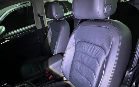 Volkswagen Tiguan II, 2020 год, 2 300 000 рублей, 21 фотография