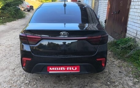 KIA Rio IV, 2018 год, 1 050 000 рублей, 3 фотография
