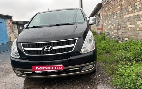 Hyundai H-1 II рестайлинг, 2012 год, 1 930 000 рублей, 2 фотография