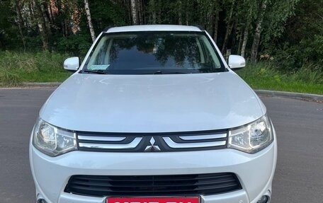 Mitsubishi Outlander III рестайлинг 3, 2013 год, 1 350 000 рублей, 1 фотография