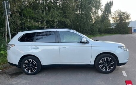 Mitsubishi Outlander III рестайлинг 3, 2013 год, 1 350 000 рублей, 4 фотография