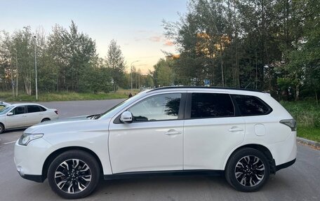 Mitsubishi Outlander III рестайлинг 3, 2013 год, 1 350 000 рублей, 3 фотография