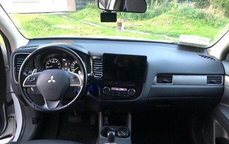 Mitsubishi Outlander III рестайлинг 3, 2013 год, 1 350 000 рублей, 5 фотография