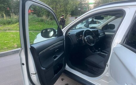 Mitsubishi Outlander III рестайлинг 3, 2013 год, 1 350 000 рублей, 12 фотография