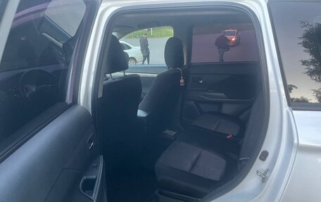 Mitsubishi Outlander III рестайлинг 3, 2013 год, 1 350 000 рублей, 16 фотография