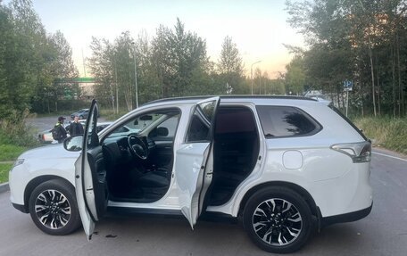 Mitsubishi Outlander III рестайлинг 3, 2013 год, 1 350 000 рублей, 18 фотография