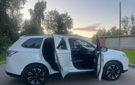 Mitsubishi Outlander III рестайлинг 3, 2013 год, 1 350 000 рублей, 20 фотография