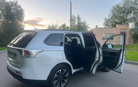 Mitsubishi Outlander III рестайлинг 3, 2013 год, 1 350 000 рублей, 19 фотография