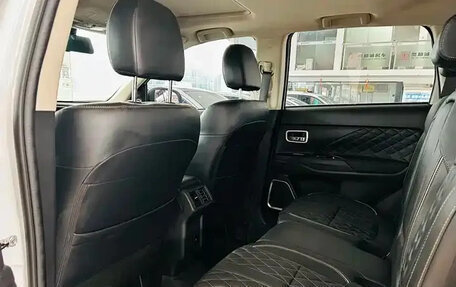 Mitsubishi Outlander III рестайлинг 3, 2021 год, 2 600 000 рублей, 9 фотография