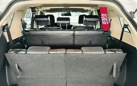 Mitsubishi Outlander III рестайлинг 3, 2021 год, 2 600 000 рублей, 11 фотография