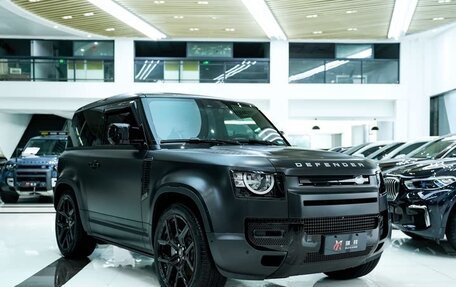 Land Rover Defender II, 2021 год, 7 000 000 рублей, 3 фотография