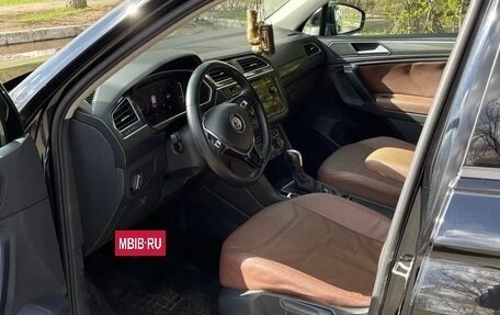 Volkswagen Tiguan II, 2019 год, 1 880 000 рублей, 4 фотография