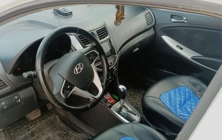 Hyundai Solaris II рестайлинг, 2012 год, 670 000 рублей, 4 фотография