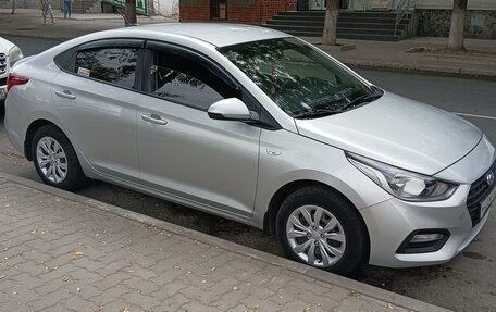 Hyundai Solaris II рестайлинг, 2017 год, 1 240 000 рублей, 2 фотография