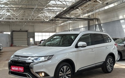 Mitsubishi Outlander III рестайлинг 3, 2019 год, 1 690 000 рублей, 1 фотография