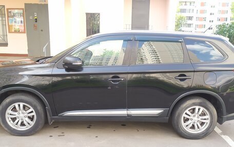 Mitsubishi Outlander III рестайлинг 3, 2015 год, 1 800 000 рублей, 6 фотография