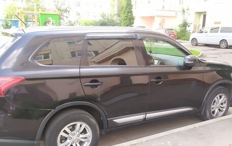 Mitsubishi Outlander III рестайлинг 3, 2015 год, 1 800 000 рублей, 4 фотография