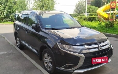 Mitsubishi Outlander III рестайлинг 3, 2015 год, 1 800 000 рублей, 2 фотография