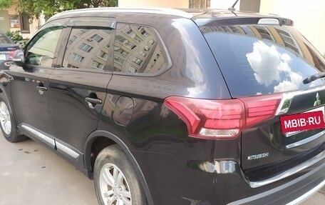 Mitsubishi Outlander III рестайлинг 3, 2015 год, 1 800 000 рублей, 5 фотография