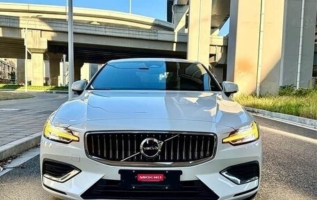 Volvo S60 III, 2022 год, 2 500 000 рублей, 2 фотография