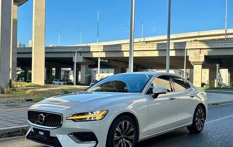 Volvo S60 III, 2022 год, 2 500 000 рублей, 3 фотография