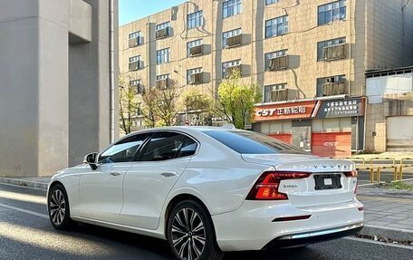 Volvo S60 III, 2022 год, 2 500 000 рублей, 4 фотография