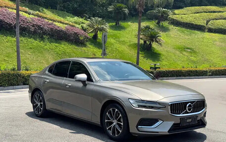 Volvo S60 III, 2022 год, 2 153 000 рублей, 1 фотография