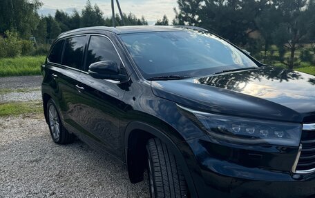 Toyota Highlander III, 2013 год, 3 570 000 рублей, 2 фотография