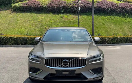 Volvo S60 III, 2022 год, 2 153 000 рублей, 2 фотография