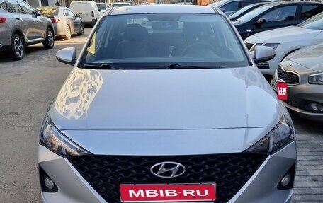 Hyundai Solaris II рестайлинг, 2021 год, 1 400 000 рублей, 1 фотография