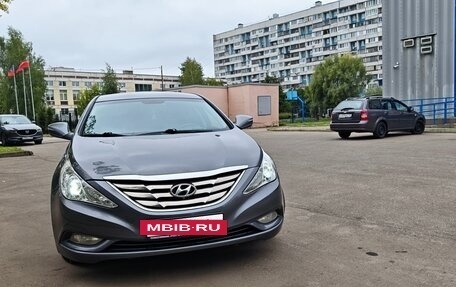 Hyundai Sonata VI, 2011 год, 1 050 000 рублей, 2 фотография