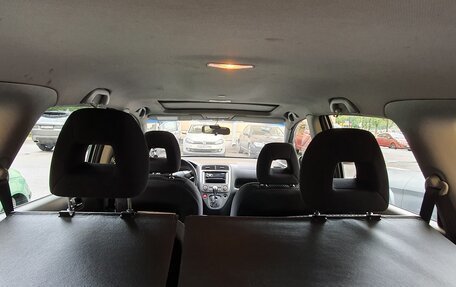 Honda Stream I рестайлинг, 2004 год, 750 000 рублей, 3 фотография