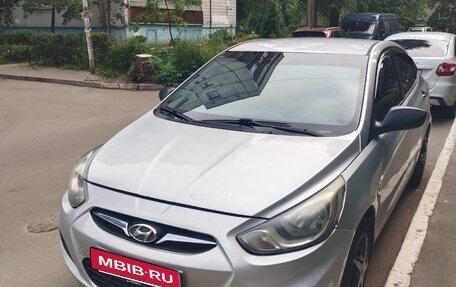 Hyundai Solaris II рестайлинг, 2011 год, 600 000 рублей, 1 фотография