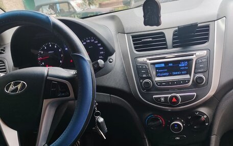 Hyundai Solaris II рестайлинг, 2011 год, 600 000 рублей, 5 фотография