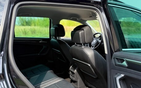 Volkswagen Tiguan II, 2018 год, 2 800 000 рублей, 20 фотография