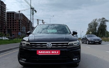 Volkswagen Tiguan II, 2018 год, 2 800 000 рублей, 2 фотография