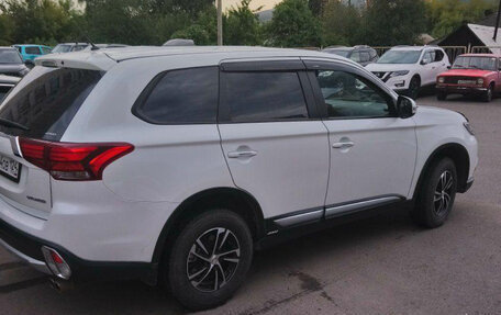Mitsubishi Outlander III рестайлинг 3, 2015 год, 1 650 000 рублей, 6 фотография