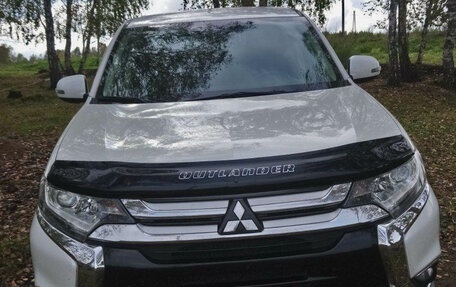 Mitsubishi Outlander III рестайлинг 3, 2015 год, 1 650 000 рублей, 5 фотография