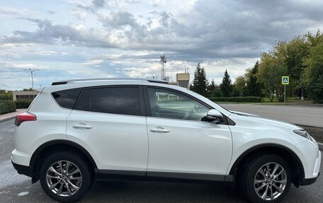Toyota RAV4, 2018 год, 2 750 000 рублей, 2 фотография